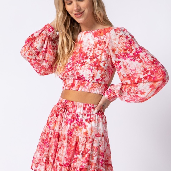 24hr sale BACKLESS CROP TOP FLORAL SKIRT SET Barbie pink - Picture 3 of 5